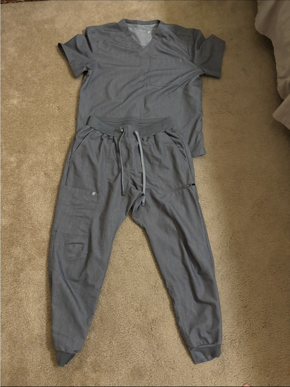 Fabletics Men's Gray Two-Piece Active Scrub Set